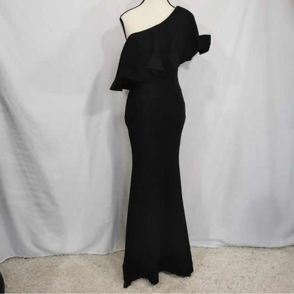 Lulu’s black off the shoulder maxi dress - Picture 3 of 9